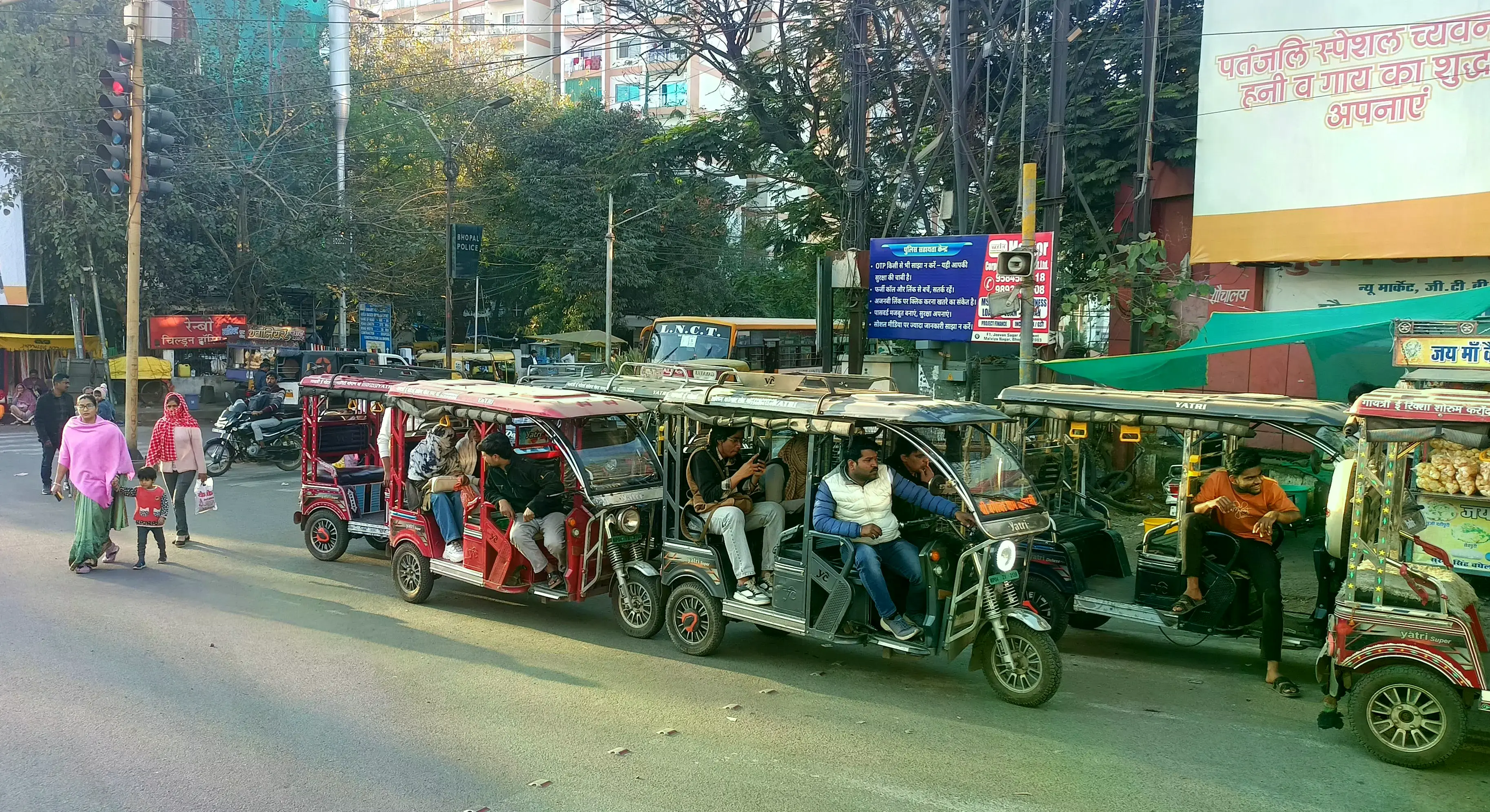 लोकल कारखानों में बन रही बॉडी सड़कों पर घूम रहे जानलेवा ई-रिक्शा